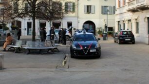 I controlli dei carabinieri in piazza Vittorio Veneto