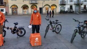 Rider di Just Eat in piazza Trento a Monza