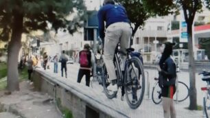 Brumotti alla stazione di Monza