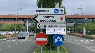 Il viale d’accesso all’ospedale di Vimercate