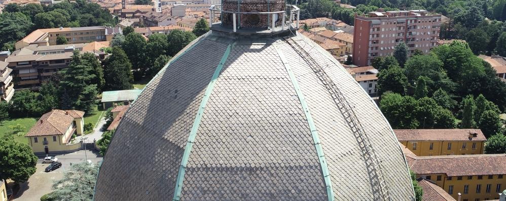 Desio cupola basilica Santi Siro Materno: c'è una raccolta fondi per sostituire le 28mila scandole di ardesia