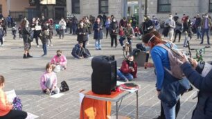 Flashmob promosso dal gruppo Tutti a Scuola