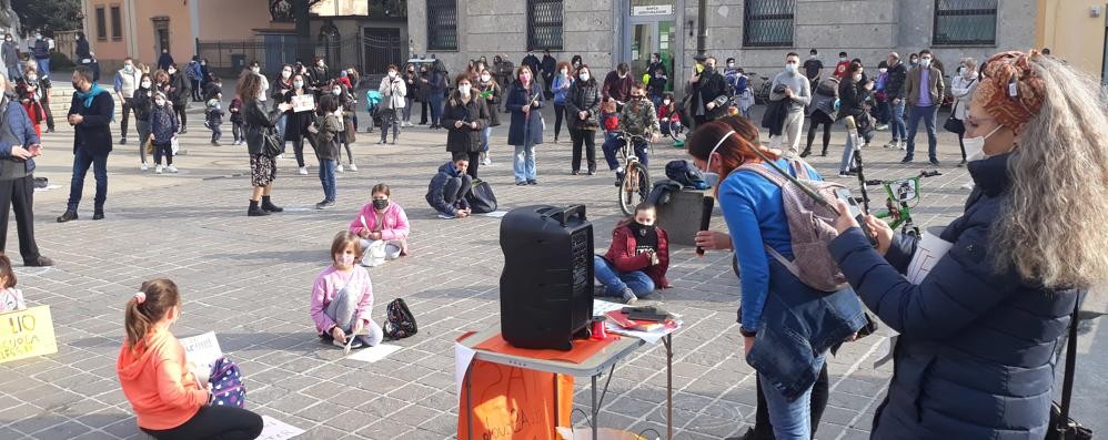 Flashmob promosso dal gruppo Tutti a Scuola