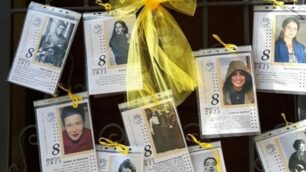 le immagini e i fiocchi gialli appesi per la città dalla Casa delle Donne di Desio in occasione dell'8 marzo
