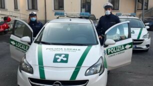 Una pattuglia della Polizia locale in una foto d'archivio