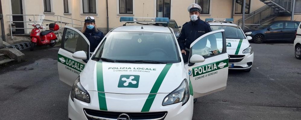 Una pattuglia della Polizia locale in una foto d'archivio