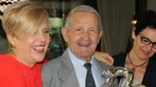 Primo Vitali con le figlie Bruna (conosciuta come Brunella), a sinistra, e Barbara