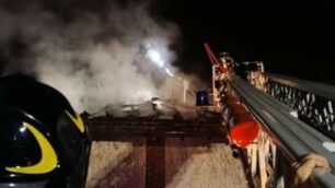 Bovisio Masciago incendio box e edificio - foto Vigili del fuoco