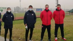 Mister Chivu, al centro, con lo staff dell’Inter e quello della Polisportiva