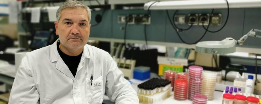 Il professor Fabrizio Maggi, direttore del laboratorio di Microbiologia dell’Asst Sette Laghi di Varese