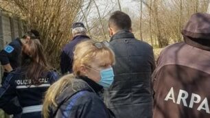 Il sopralluogo degli uomini di Arpa e della Polizia locale