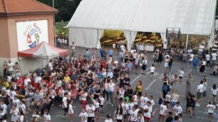 Il cortile dell'oratorio durante la festa dell'oratorio estivo