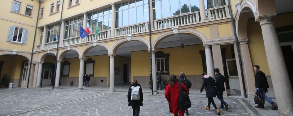 Monza: il liceo Dehon a Villa Cambiaghi