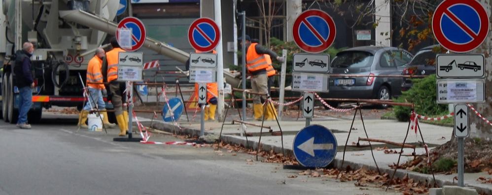 Lavori di rifacimento di marciapiedi