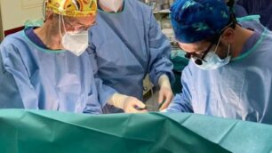 I medici impegnati in uno dei due delicati interventi chirurgici