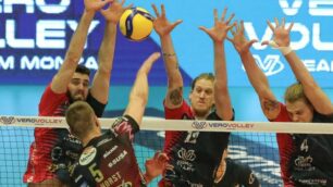 Pallavolo Vero Volley Monza Perugia playoff gara2: muro a tre di Monza su Ter Horst - foto Ufficio Stampa