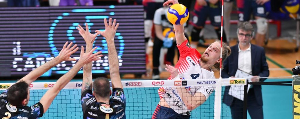 Pallavolo Vero Volley Monza Perugia semifinale playoff Superlega Dzavoronok in attacco - foto Ufficio stampa