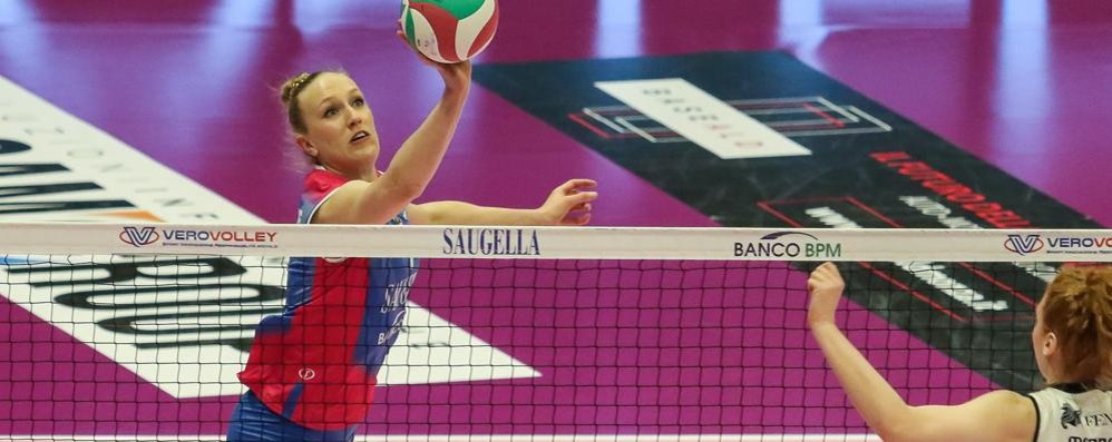 Pallavolo Vero Volley Saugella Chieri quarti playoff: Van Hecke in attacco - foto Uffiicio stampa