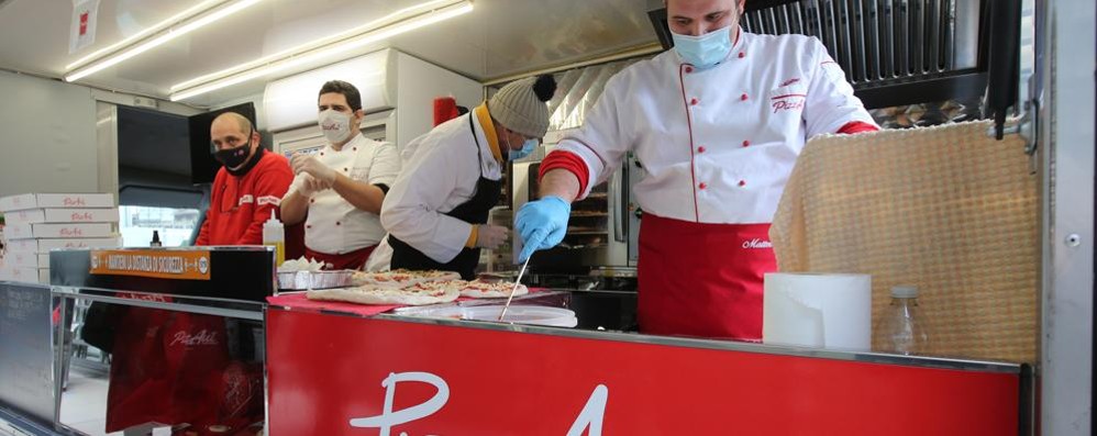 Il food truck di PizzAut che ha lavorato nell’attesa del ristorante