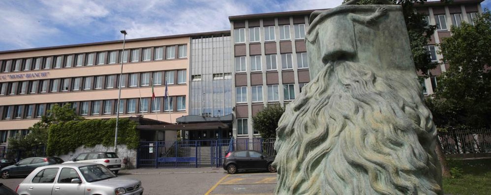 Monza: l’ingresso dell’istituto Mosè Bianchi