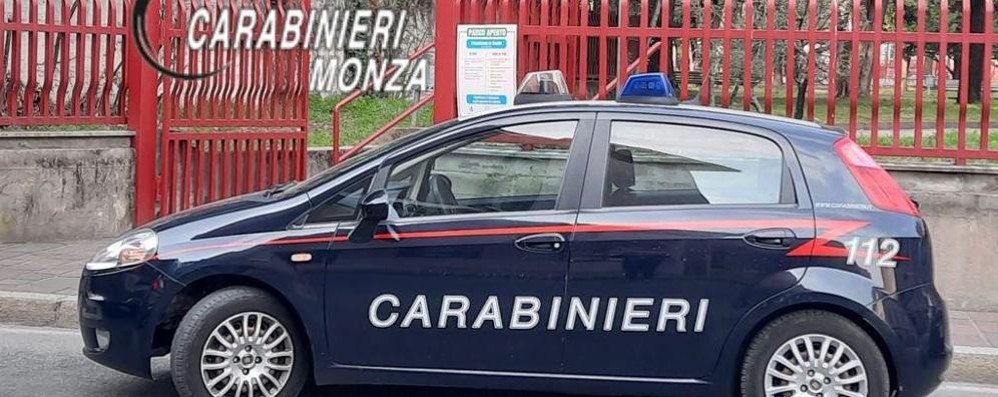 I carabinieri davanti al parco