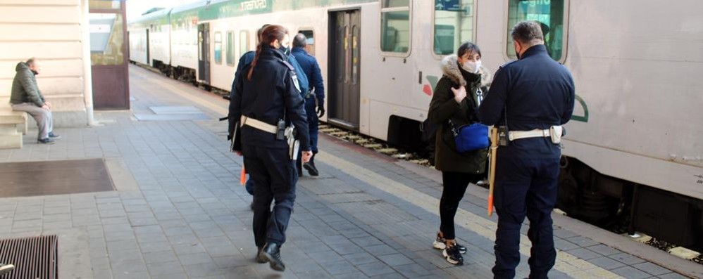 I controlli della Polizia locale in stazione