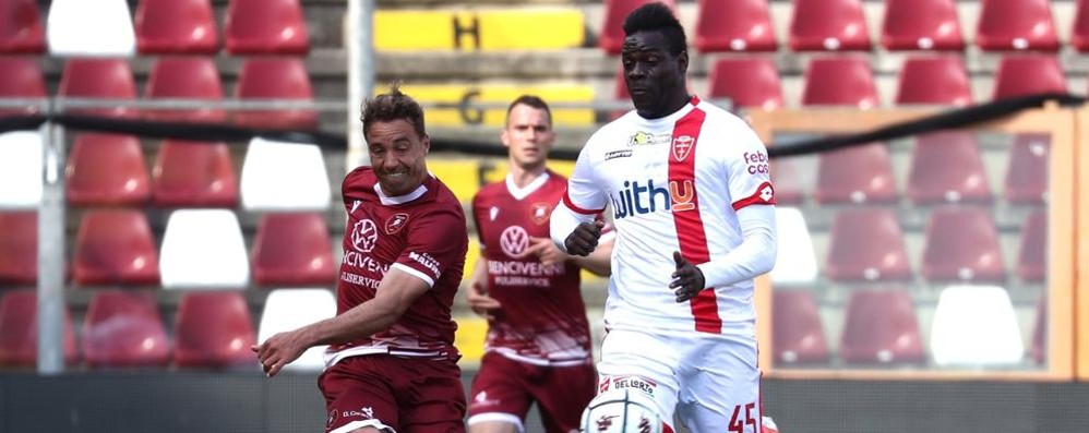 Mario Balotelli in campo a Reggio Calabria