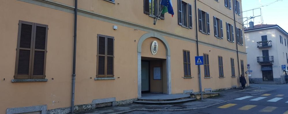 Il municipio di Carate