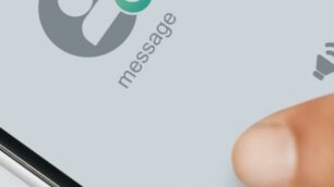 Sms cellulare messaggio - foto rawpixel.com - it.freepik.com