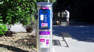 Seregno - Le colonnine dei parcheggi a pagamento