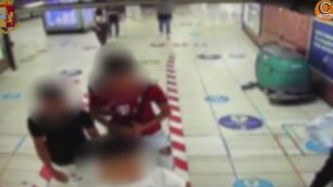 Aggressione a Milano: le immagini della Polizia