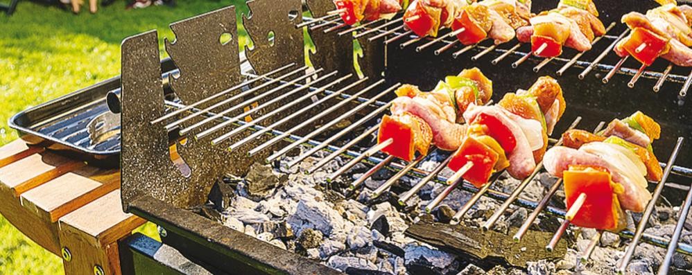 Il giovane aveva organizzato una grigliata in giardino