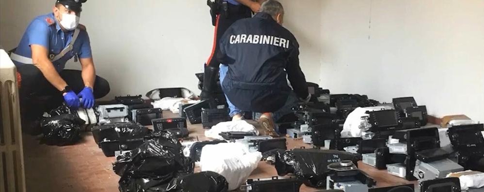 Alcuni componenti recuperati dai carabinieri