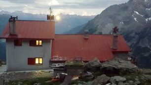 Il rifugio Longoni, di proprietà del Cai di Seregno, sulle montagne della Valmalenco