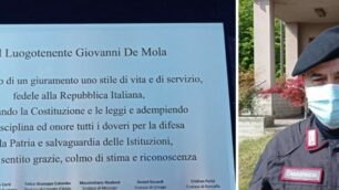 La targa consegnata dai sindaci al luogotenente Giovanni de Mola (foto facebook)