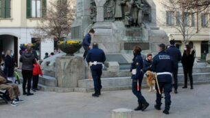 La Polizia locale impegnata in controlli nel centro storico (foto di repertorio)