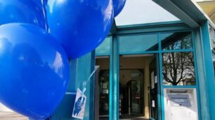 Palloncini blu per l’autismo a Lissone