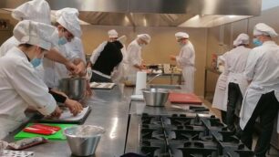 Gli studenti dell’istituto alberghiero Don Gnocchi di Carate