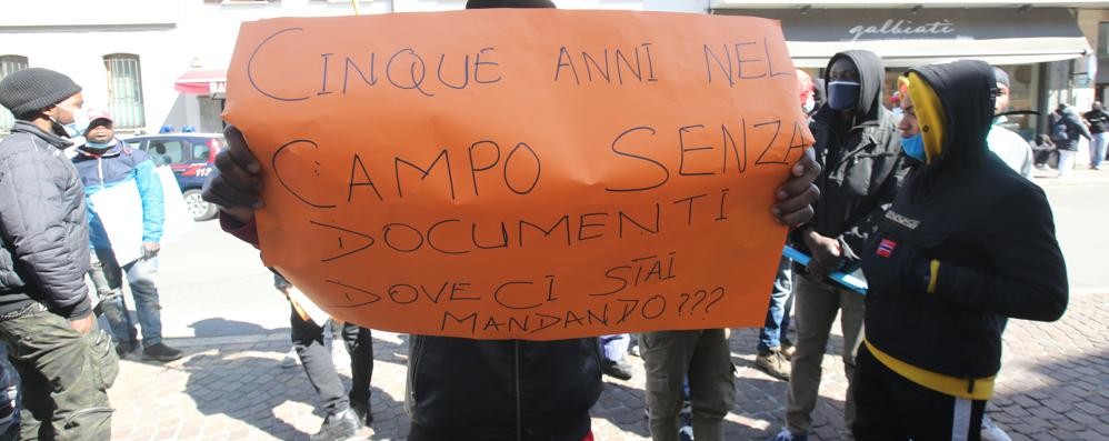 Monza Prefettura protesta richiedenti asilo