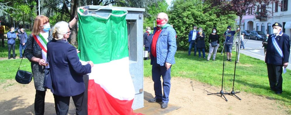 L’inaugurazione del monumento
