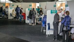 Vaccini anticovid Lombardia Hub Autdromo di Monza visita Fontana 10 aprile 2021