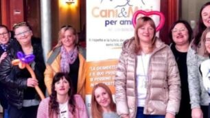 WEB. GATTI ESSELUNGA. Alcuni volontari cani & amici per amici