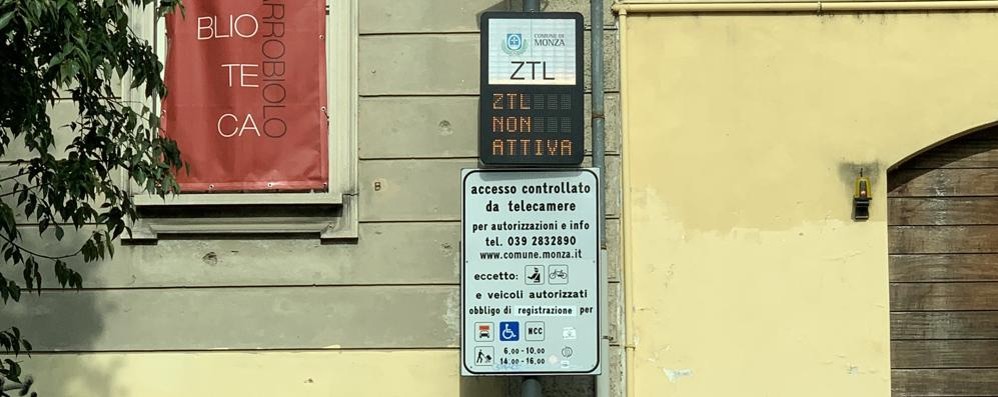 Monza ztl vicolo scuole ottobre 2020