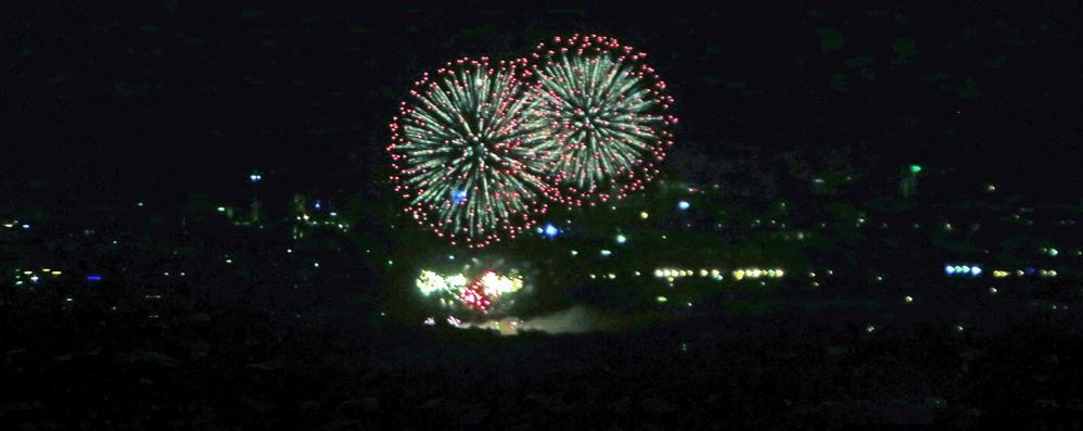 Monza Fuochi di San Giovanni visti dalla collina di Montevecchia