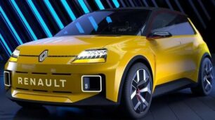 Il prototipo della nuova Renault 5 elettrica