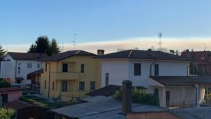 Nuvole fumo incendio Verbano Cusio Ossola visto dal Vimercatese, da Lesmo