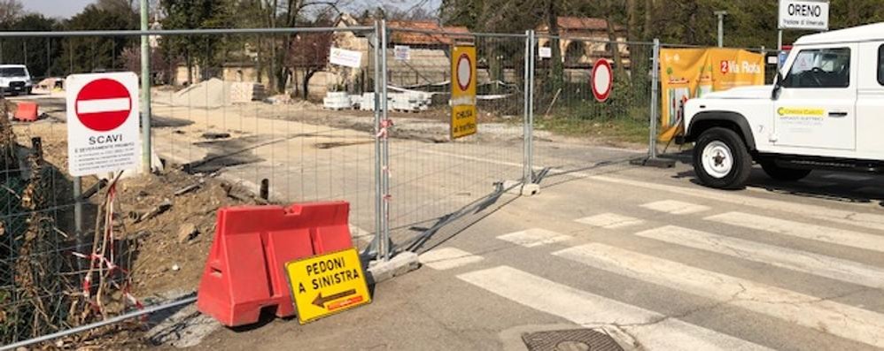 I lavori in corso in via Rota a Vimercate