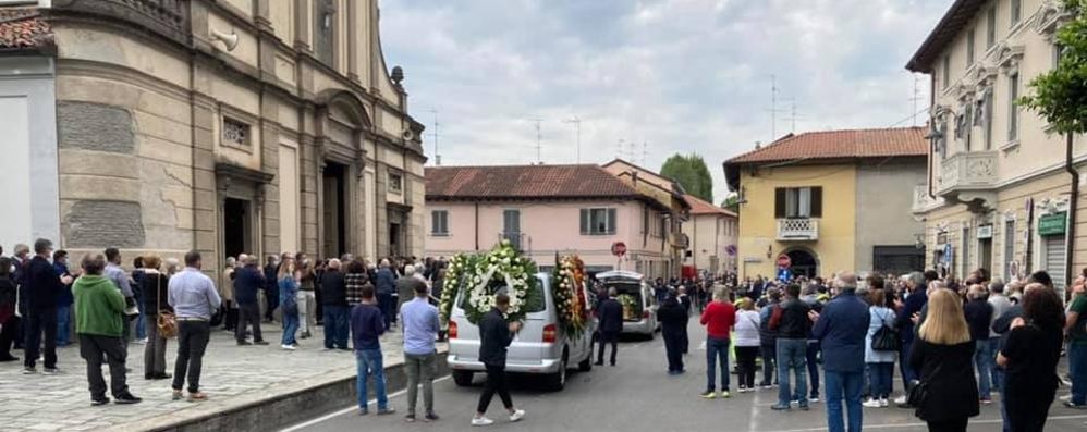 BIASSONO funerale Tiziano Cozzaglio