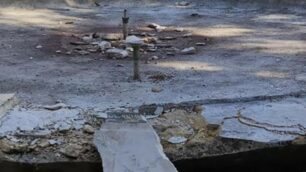 I gravi danni alla fontana di Cavenago (Foto da Facebook)