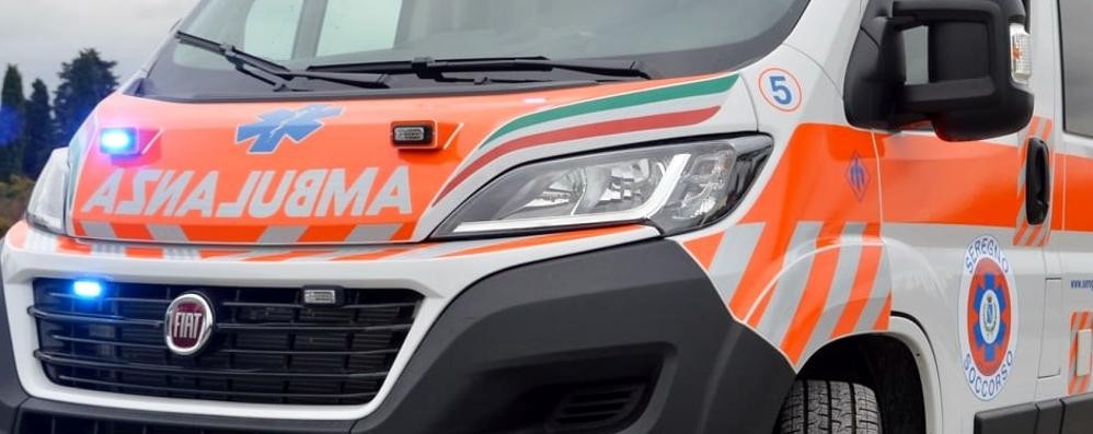 Una  ambulanza è intervenuta con le forze dell’ordine